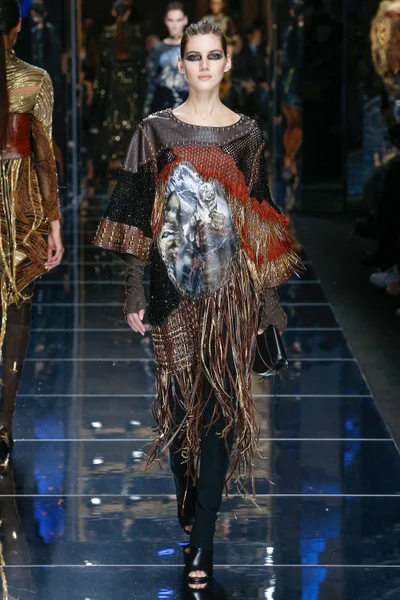 Look 11